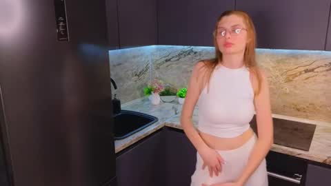 Snapshot of maydabarrick chatting on 02-12-25, 07:13 Mia online show from 02-12-25, 07:13