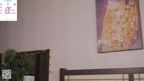 Snapshot of maydaedgin chatting on 12-22-24, 10:36 Violet online show from 12-22-24, 10:36