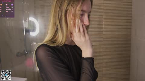 Snapshot of maydaedgin chatting on 01-22-25, 03:52 Violet online show from 01-22-25, 03:52