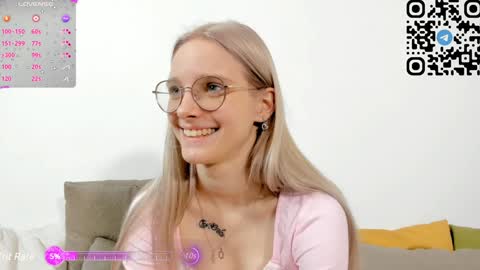 Snapshot of maydaguy chatting on 01-10-25, 09:23 Megan online show from 01-10-25, 09:23