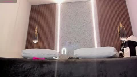 Maye Wells online show from 04-08-26, 07:47