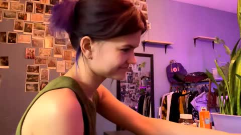 Snapshot of mayecorlee chatting on 03-02-26, 02:57 Rose online show from 03-02-26, 02:57