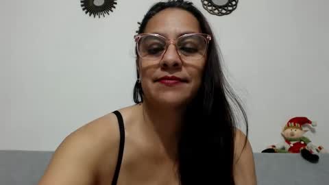 Snapshot of mayitadelicious chatting on 11-12-25, 06:41 mayitadelicious online show from 11-12-25, 06:41