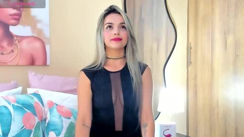 Snapshot of maylinfox chatting on 02-20-25, 02:02 MaylinFox online show from 02-20-25, 02:02