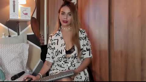 Snapshot of maylinfox chatting on 09-30-25, 06:57 MaylinFox online show from 09-30-25, 06:57