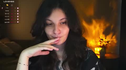 Snapshot of maymary_ chatting on 10-21-25, 06:03 Mary . online show from 10-21-25, 06:03