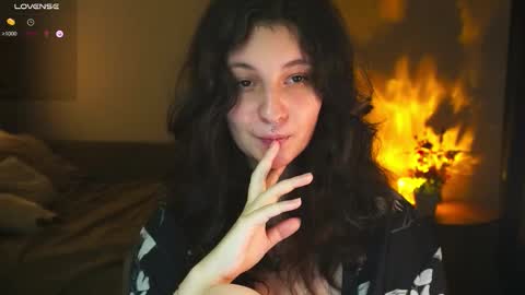 Snapshot of maymary_ chatting on 10-27-25, 06:06 Mary . online show from 10-27-25, 06:06