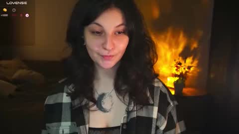 Snapshot of maymary_ chatting on 10-28-25, 06:06 Mary . online show from 10-28-25, 06:06