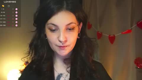 Snapshot of maymary_ chatting on 10-31-25, 06:25 Mary . online show from 10-31-25, 06:25