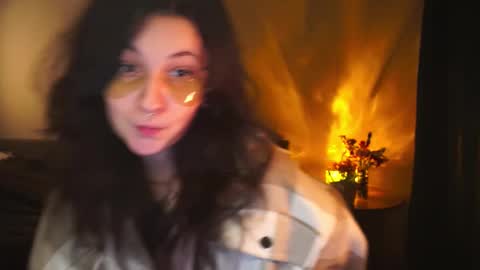 Snapshot of maymary_ chatting on 12-15-25, 05:01 Mary . online show from 12-15-25, 05:01