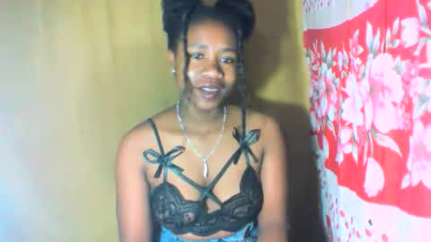 Snapshot of mayrah5 chatting on 10-28-25, 06:06 mayrah online show from 10-28-25, 06:06