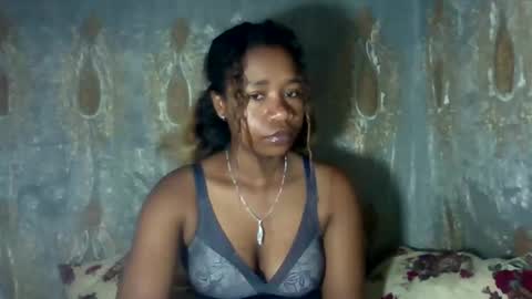 Snapshot of mayrah5 chatting on 01-12-26, 05:56 mayrah online show from 01-12-26, 05:56