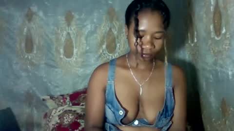 Snapshot of mayrah5 chatting on 02-19-26, 05:47 mayrah online show from 02-19-26, 05:47