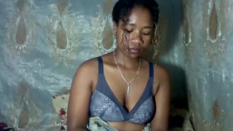 Snapshot of mayrah5 chatting on 02-25-26, 06:34 mayrah online show from 02-25-26, 06:34