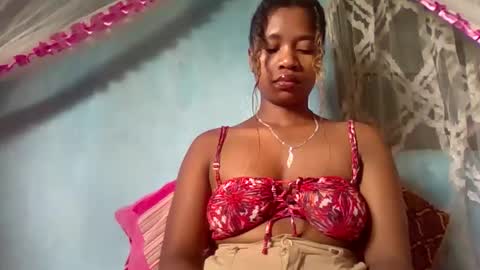 Snapshot of mayrah5 chatting on 03-18-26, 06:05 mayrah online show from 03-18-26, 06:05