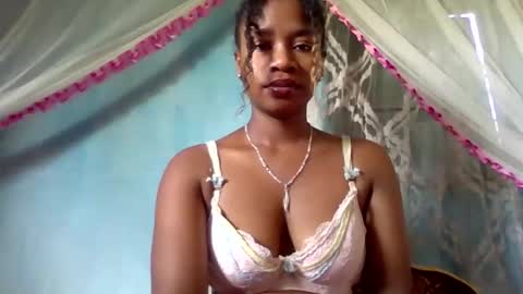 Snapshot of mayrah5 chatting on 03-27-26, 07:03 mayrah online show from 03-27-26, 07:03