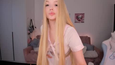 Snapshot of mayya_cuute chatting on 09-29-25, 05:12  Mila  online show from 09-29-25, 05:12