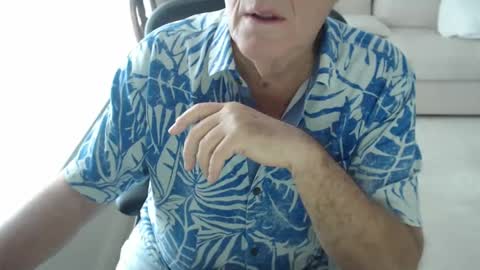 Snapshot of mbeastie chatting on 12-17-24, 06:09 Beastie online show from 12-17-24, 06:09