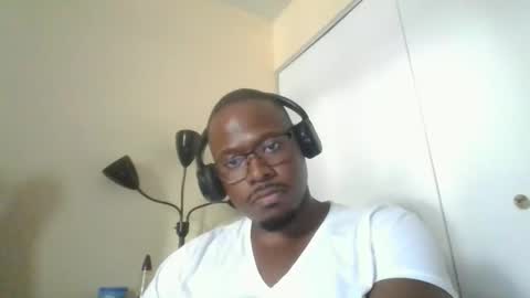 Snapshot of mbsupreme chatting on 06-09-26, 12:00 Mark online show from 06-09-26, 12:00