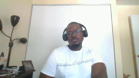Snapshot of mbsupreme chatting on 06-18-26, 06:56 Mark online show from 06-18-26, 06:56