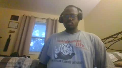Snapshot of mbsupreme chatting on 06-22-26, 01:07 Mark online show from 06-22-26, 01:07