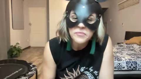 Snapshot of mc_bunny chatting on 02-04-26, 07:09 Kyla Wifey and Shaun online show from 02-04-26, 07:09