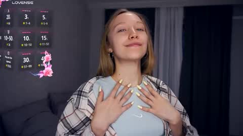 Snapshot of mckenziedyen chatting on 11-06-25, 06:36 Mary online show from 11-06-25, 06:36