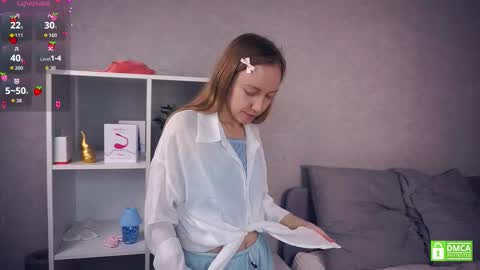 Snapshot of mckenziedyen chatting on 11-28-25, 06:27 Mary online show from 11-28-25, 06:27