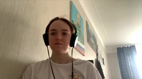 Snapshot of mckenziemoitoza chatting on 10-06-25, 08:45 Hello Lisa here Help me to make 50 thumbs up 333 online show from 10-06-25, 08:45