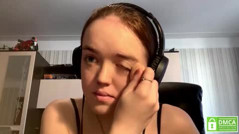 Snapshot of mckenziemoitoza chatting on 10-20-25, 08:26 Hello Lisa here Help me to make 50 thumbs up 333 online show from 10-20-25, 08:26