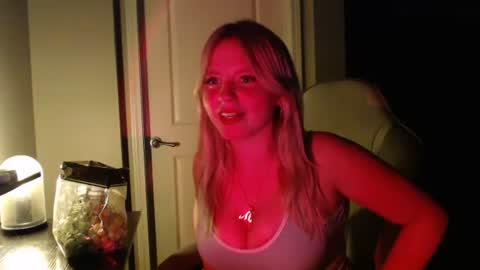 Snapshot of mckenziereese chatting on 08-10-26, 03:43 mckenziereese online show from 08-10-26, 03:43