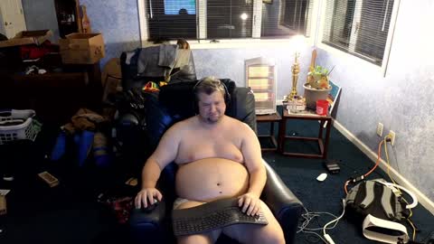 Snapshot of mckhero chatting on 01-05-25, 04:04 Sean online show from 01-05-25, 04:04