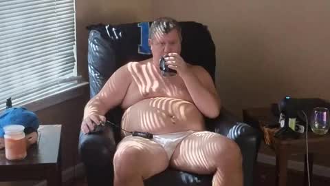 Snapshot of mckhero chatting on 09-28-25, 04:45 Sean online show from 09-28-25, 04:45