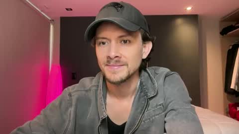 Snapshot of mcklister69 chatting on 02-17-26, 06:36 mcklister online show from 02-17-26, 06:36