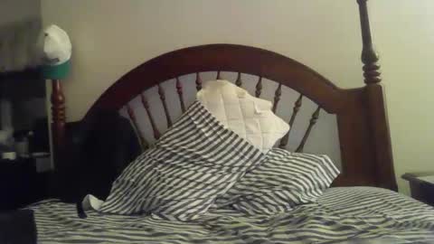 Snapshot of mdavis1six chatting on 12-17-25, 11:22 Davis online show from 12-17-25, 11:22