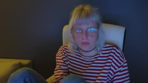 Snapshot of me1roze chatting on 05-15-26, 11:23 Roze online show from 05-15-26, 11:23