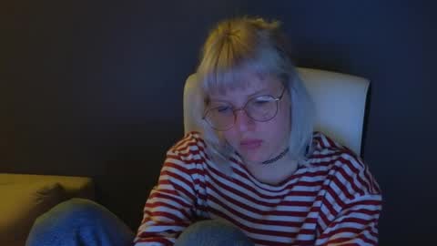 Snapshot of me1roze chatting on 05-15-26, 11:34 Roze online show from 05-15-26, 11:34