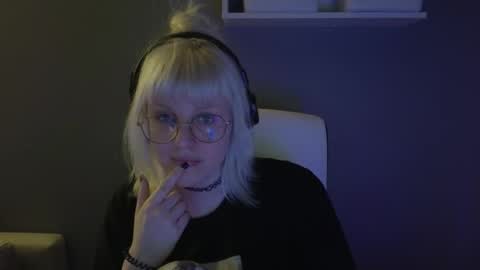 Snapshot of me1roze chatting on 05-22-26, 01:46 Roze online show from 05-22-26, 01:46