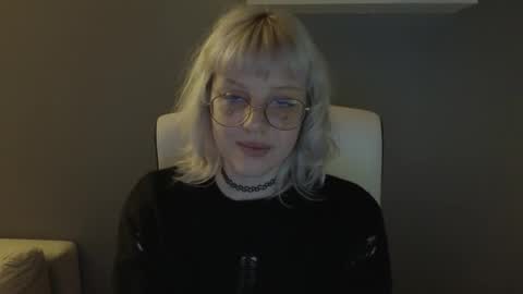 Snapshot of me1roze chatting on 05-31-26, 11:17 Roze online show from 05-31-26, 11:17