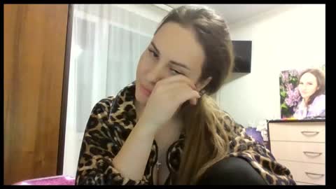 meadoweyes_ online show from 11-30-25, 04:33