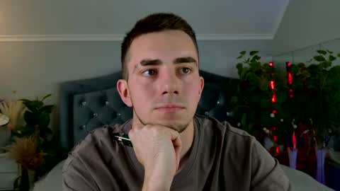 Snapshot of meal_boy chatting on 05-19-26, 08:20 Max online show from 05-19-26, 08:20