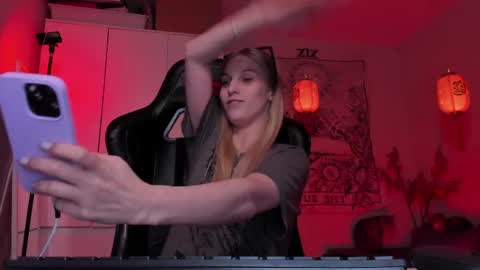 Anna online show from 04-19-26, 09:17