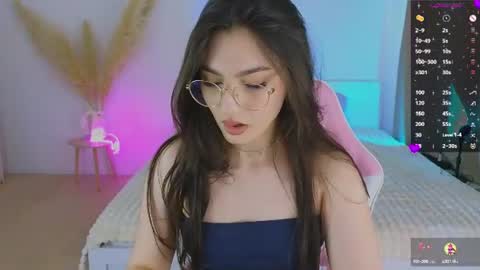 Snapshot of medina_andress chatting on 06-19-26, 05:06 Dina online show from 06-19-26, 05:06