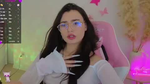 Snapshot of medina_andress chatting on 07-09-26, 09:19 Dina online show from 07-09-26, 09:19