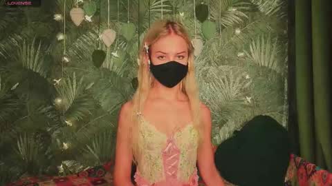 meeeewmeeeeow online show from 11-07-25, 04:01