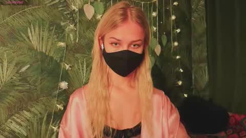 meeeewmeeeeow online show from 12-04-25, 03:49