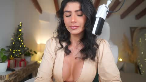 Snapshot of meegan1 chatting on 12-05-24, 04:44 Andrea online show from 12-05-24, 04:44