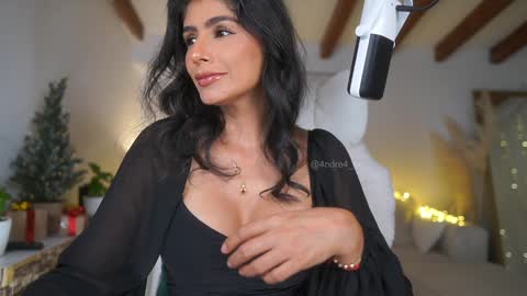 Snapshot of meegan1 chatting on 12-11-24, 06:31 Andrea online show from 12-11-24, 06:31