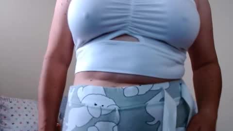 Snapshot of meehturt chatting on 10-22-25, 04:18 anna online show from 10-22-25, 04:18