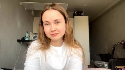 Snapshot of meehunte chatting on 11-23-25, 10:15 Olivia online show from 11-23-25, 10:15